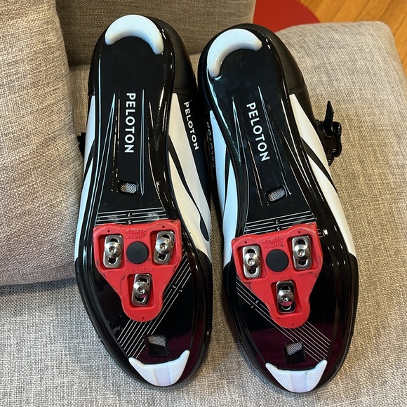 MENS Peleton bike cycling SHOES SIZE 12 US 46 EU BLACK WHITE RED COLOR - Picture 3 of 5